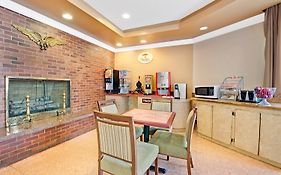 Super 8 By Wyndham Milford/New Haven